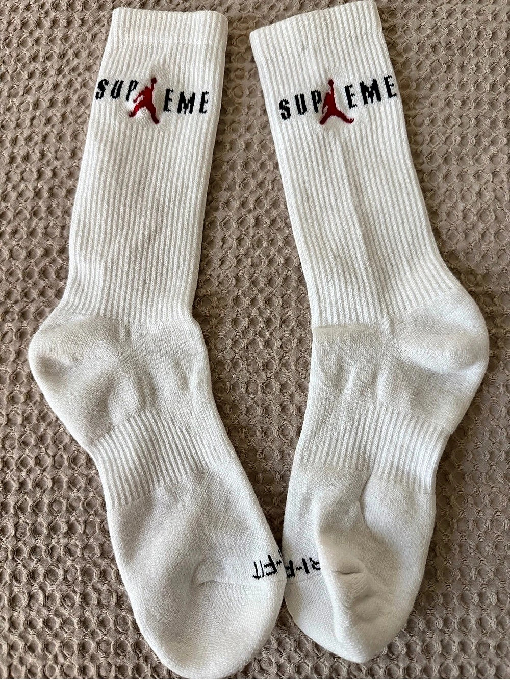 Supreme x Jordan Crew Socks White